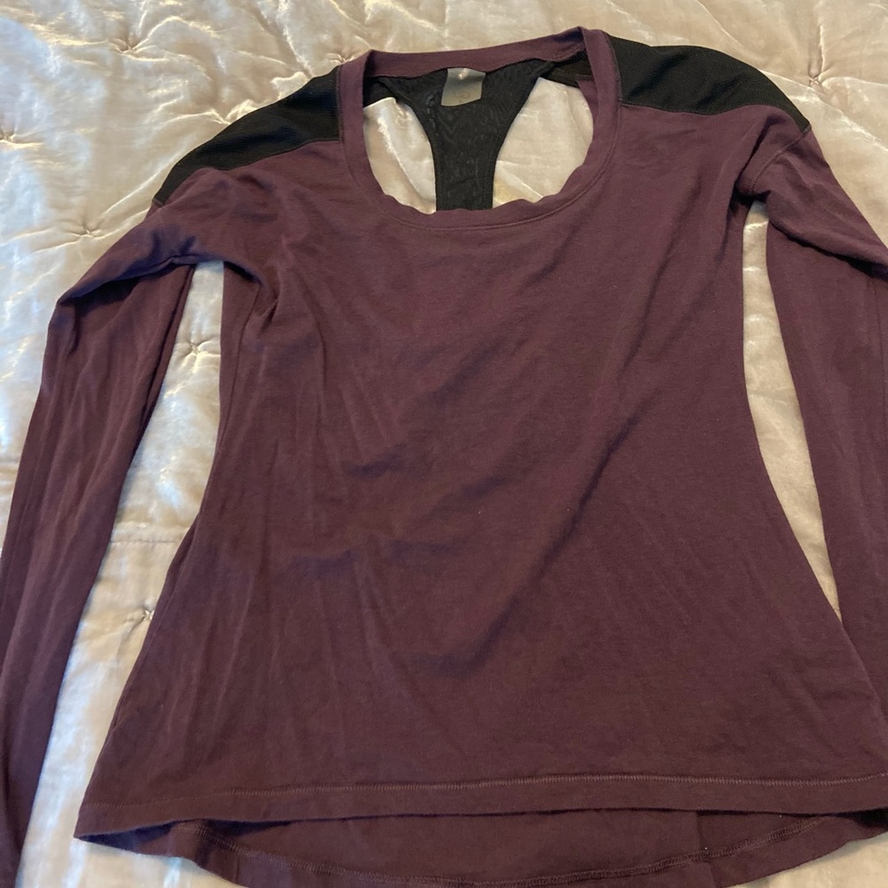 CALIA BY CARRIE UNDERWOOD LONG SLEEVE TOP!